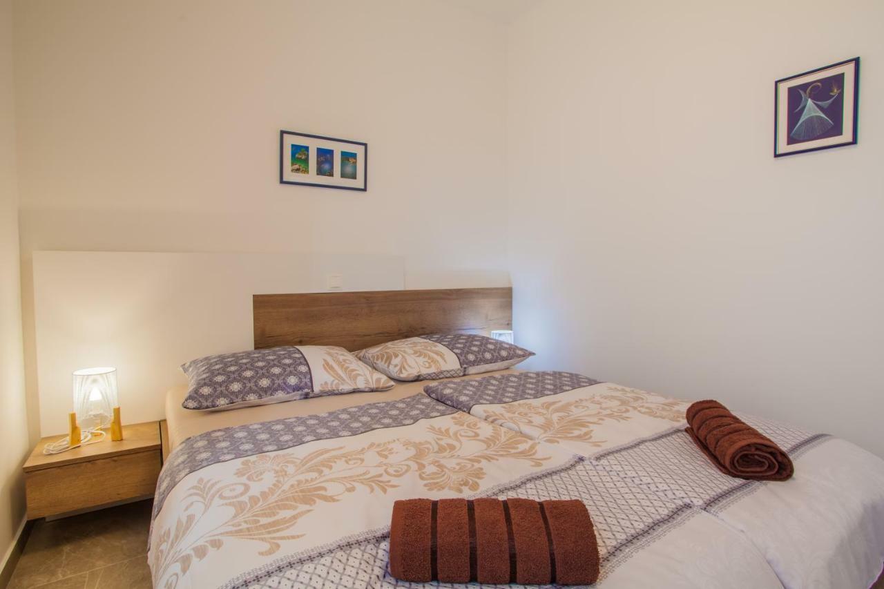 Apartmani Komesic ซูโบวิชี ภายนอก รูปภาพ